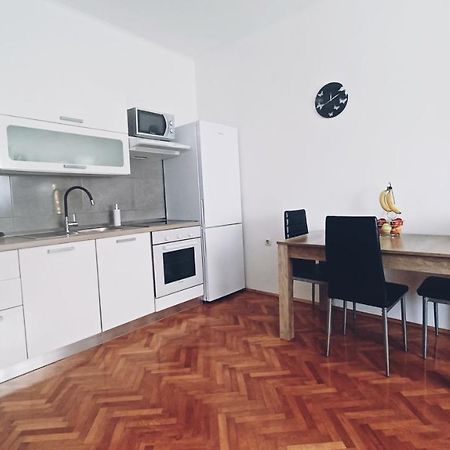 Ferienwohnung Apartman Dora Pula Exterior foto