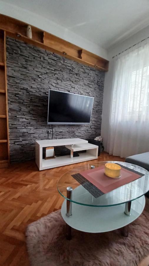 Ferienwohnung Apartman Dora Pula Exterior foto