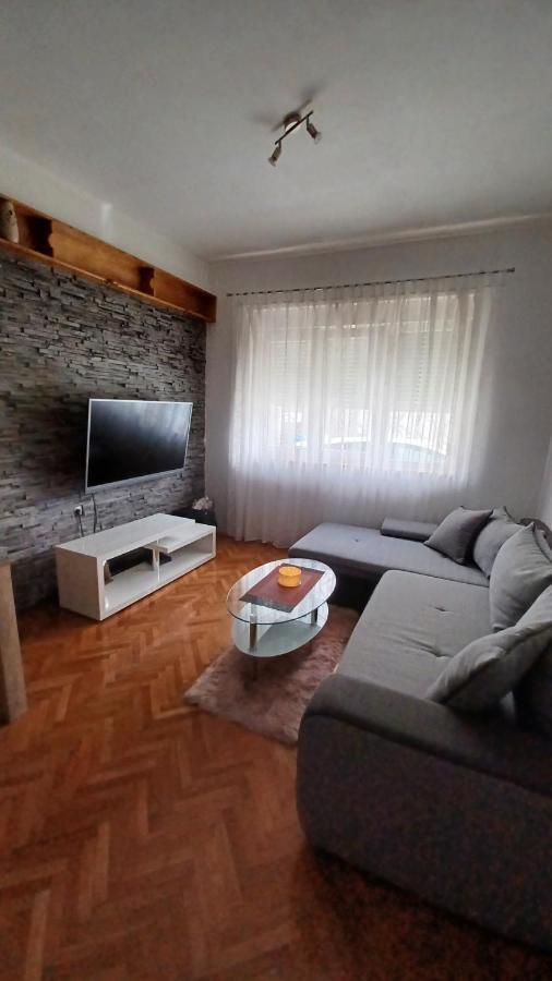 Ferienwohnung Apartman Dora Pula Exterior foto