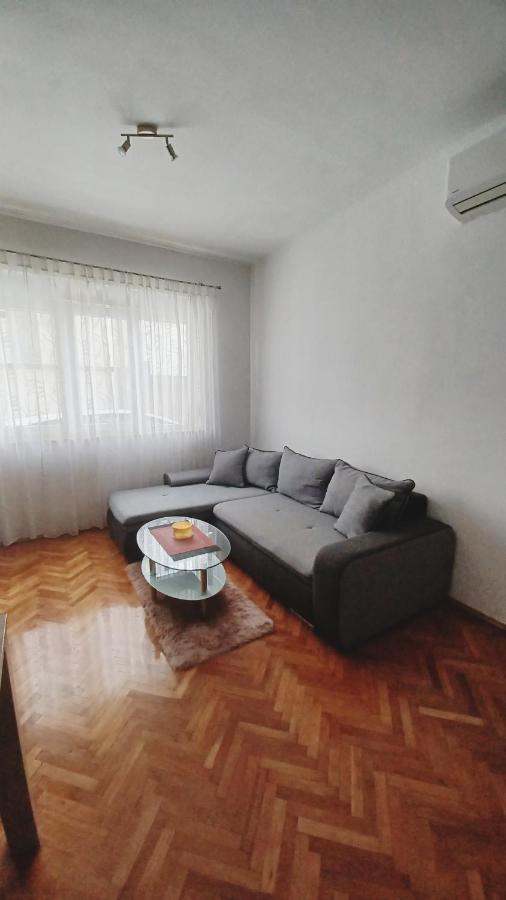 Ferienwohnung Apartman Dora Pula Exterior foto