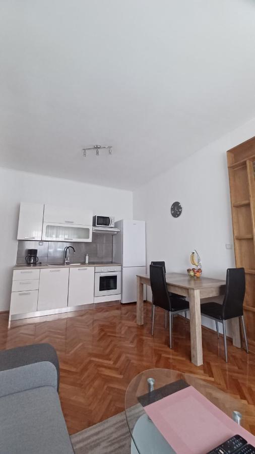 Ferienwohnung Apartman Dora Pula Exterior foto