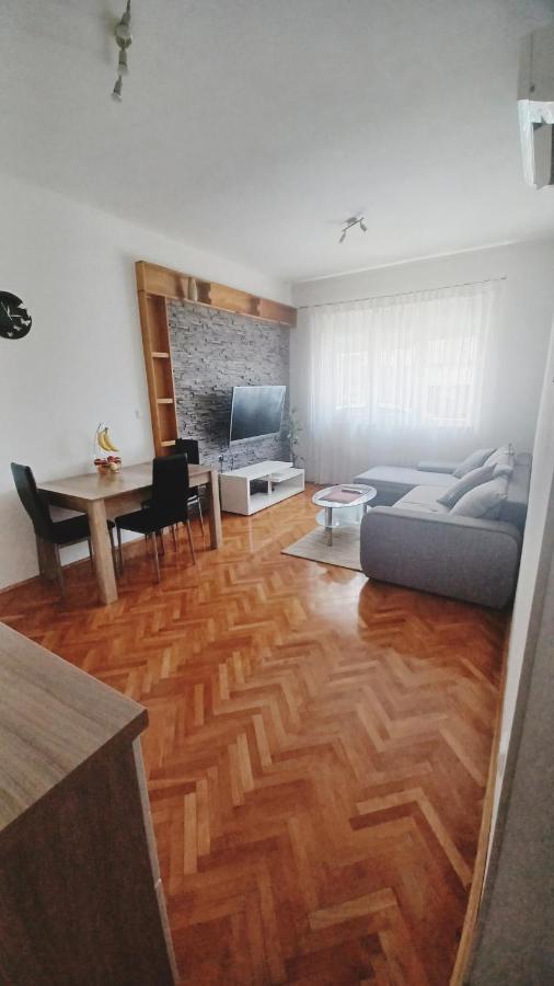 Ferienwohnung Apartman Dora Pula Exterior foto