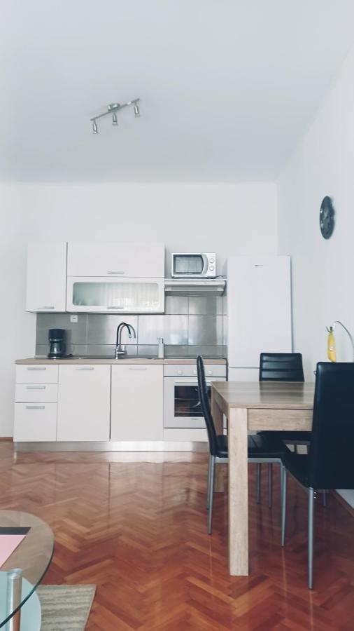 Ferienwohnung Apartman Dora Pula Exterior foto